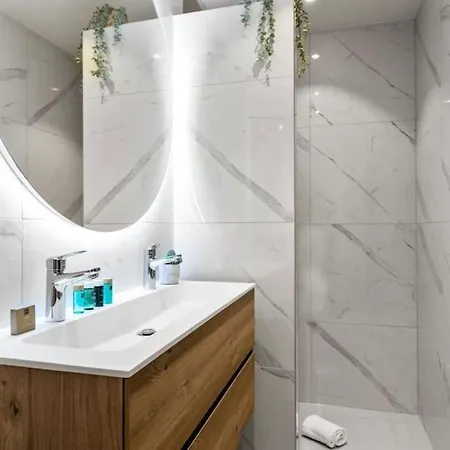 Albane - Modern 2 Slaapkamer Lejlighed *