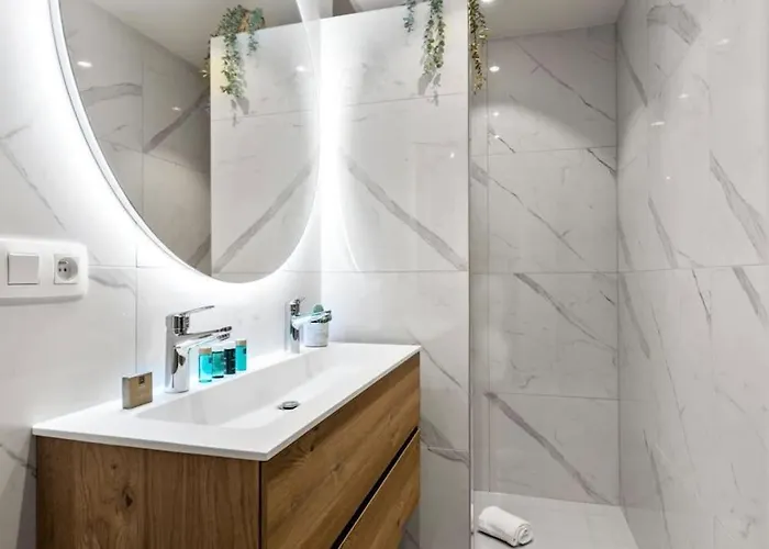 Albane - Modern 2 Slaapkamer 公寓 *